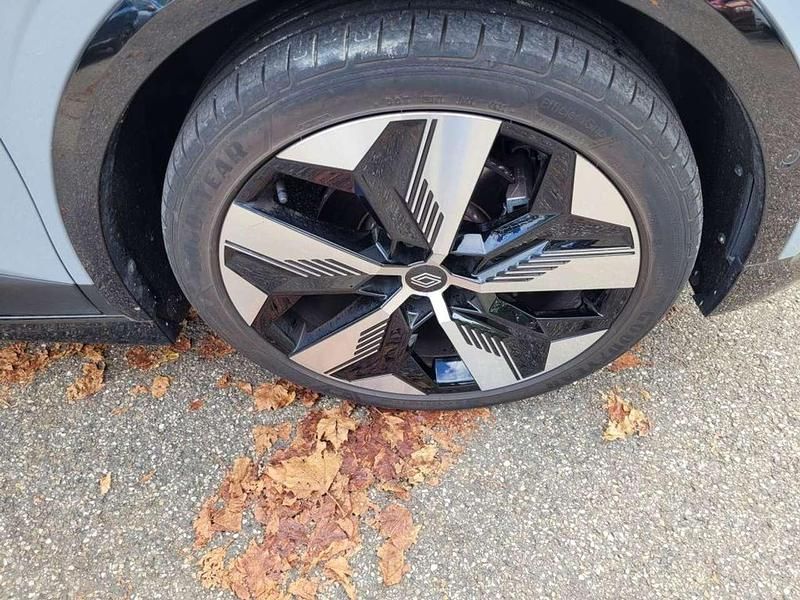 Gebraucht Renault Megane E-Tech Techno 160 kW (218 PS) 2023 Rafalgrau metallic/dach black Limousine