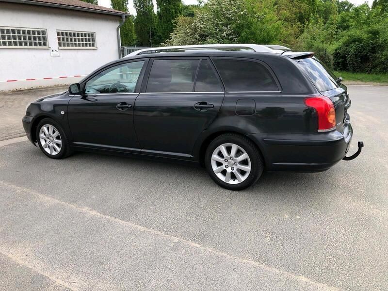 Schwarz Gebraucht 2006 Toyota Avensis Kombi | 2.499 € (Guter Preis) - Bild 1/4