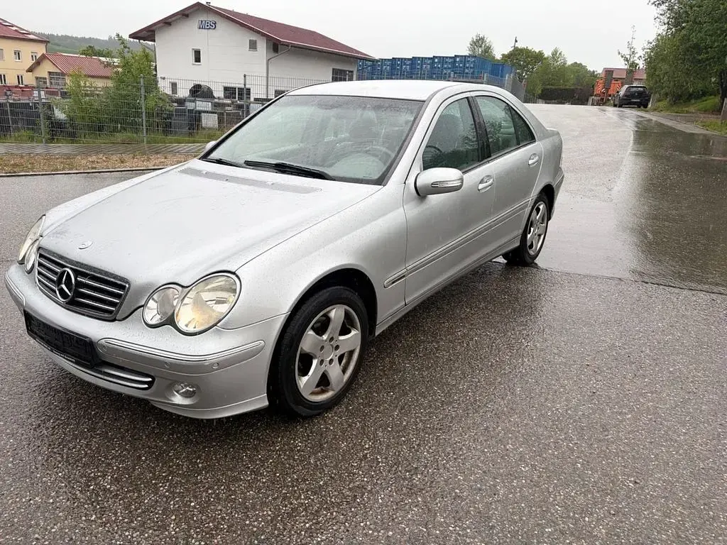 Gebraucht Mercedes C200 163 PS (119 kW) 2004 Silber Limousine