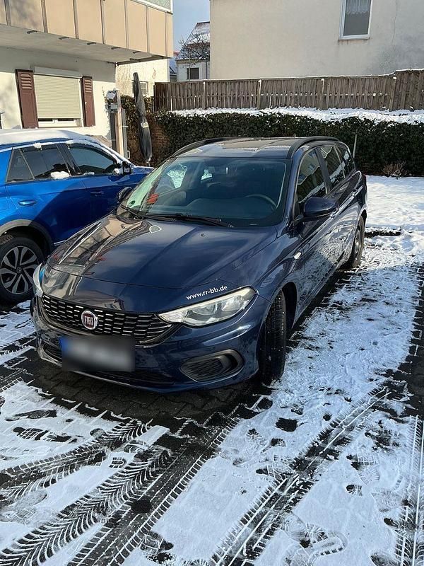 Blau Gebraucht 2018 Fiat Tipo Pop Kombi | 9.999 € (Guter Preis) - Bild 1/4