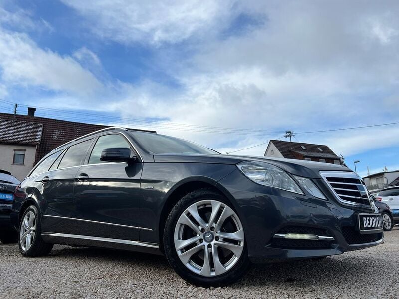 Grau Gebraucht 2010 Mercedes E250 Avantgarde Limousine | 7.990 € (Superpreis) - Bild 1/4