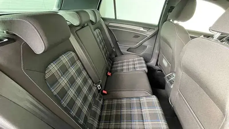 Second-hand VW Golf VII GTE 150 CP (110 kW) 2018 Albastru Berlinǎ