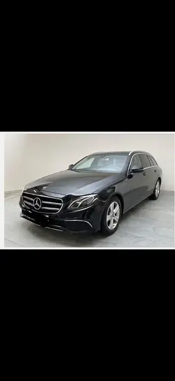 Gebraucht Mercedes E220 194 PS (142 kW) 2020 Schwarz Limousine