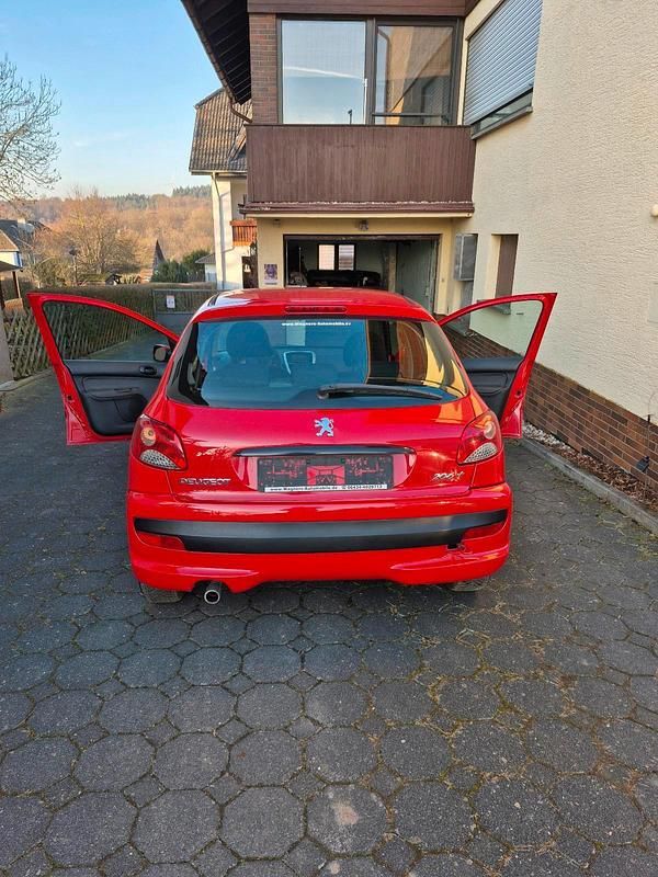 Gebraucht Peugeot 206 75 PS (55 kW) 2009 Rot Kleinwagen