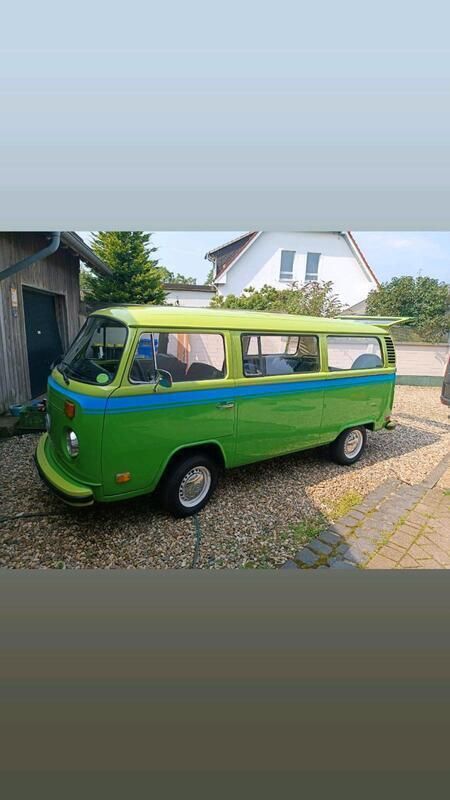 Grün Gebraucht 1973 VW T2 Van | 27.500 € - Bild 1/4