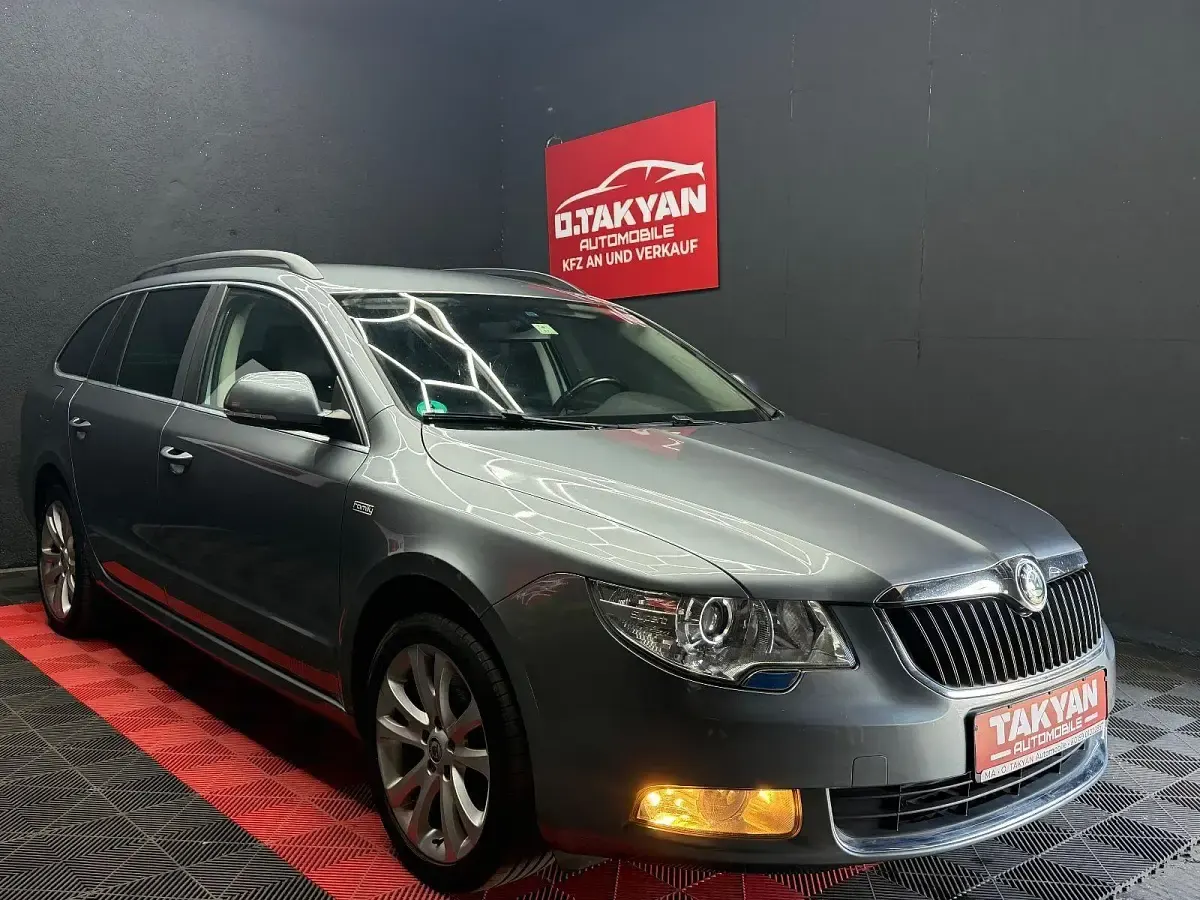 Gebraucht Skoda Superb Family 160 PS (117 kW) 2012 Grau Kombi