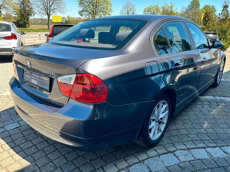 Second-hand BMW 320 150 CP (110 kW) 2006 Gri Berlinǎ