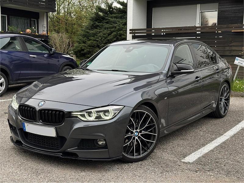 Grau Gebraucht 2016 BMW 330 M Sport Limousine | 21.400 € (Fairer Preis) - Bild 1/4