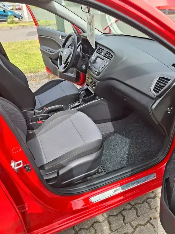 Gebraucht Hyundai i20 Active 101 PS (74 kW) 2019 Rot Kleinwagen