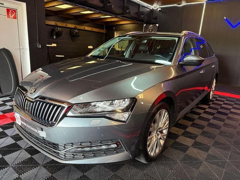 Grau Gebraucht 2022 Skoda Superb Style Kombi | 14.900 € (Superpreis) - Bild 1/4