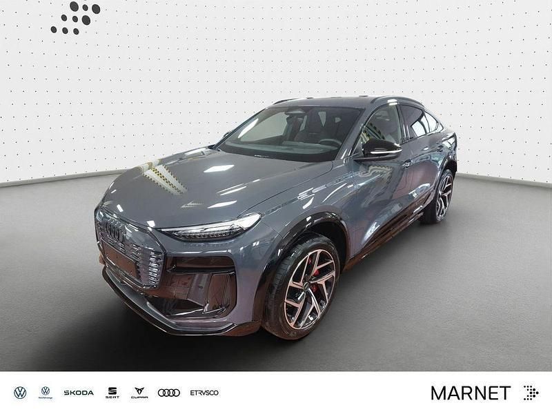 Grau Neu 2025 Audi Q6 Sportback e-tron Sport SUV | 95.665 € - Bild 1/4