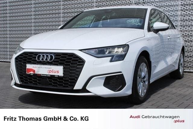 Ibisweiß Gebraucht 2022 Audi A3 Sportback e-tron Ambiente Limousine | 19.990 € (Superpreis) - Bild 1/4