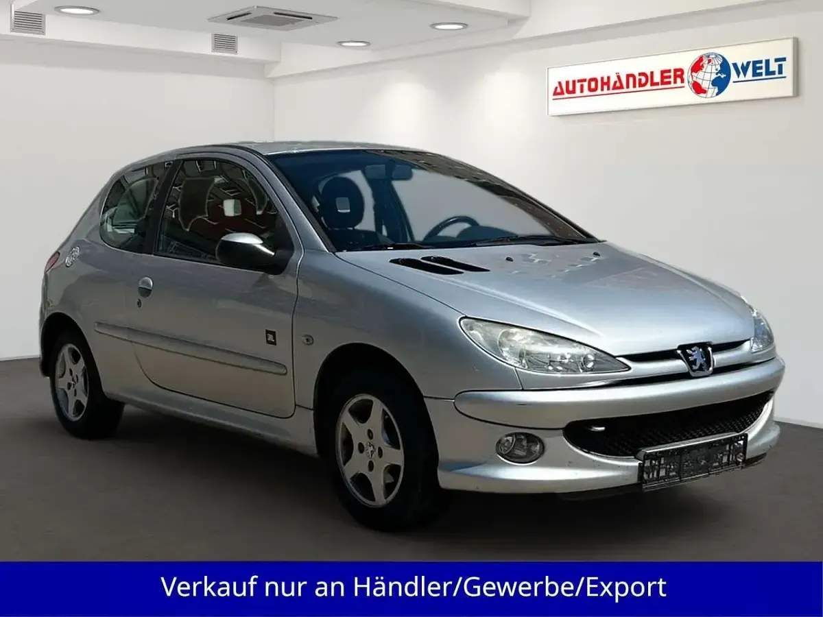 Gebraucht Peugeot 206 75 PS (55 kW) 2008 Silber Kleinwagen