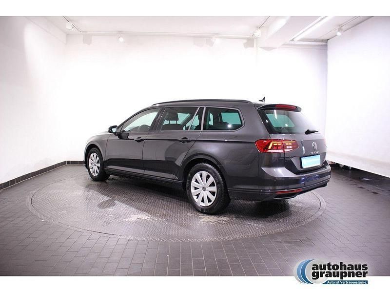 Gebraucht VW Passat Basis 150 PS (110 kW) 2023 Mangangrau Kombi