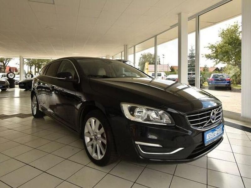Gebraucht Volvo V60 Summum 114 PS (83 kW) 2015 Schwarz Kombi