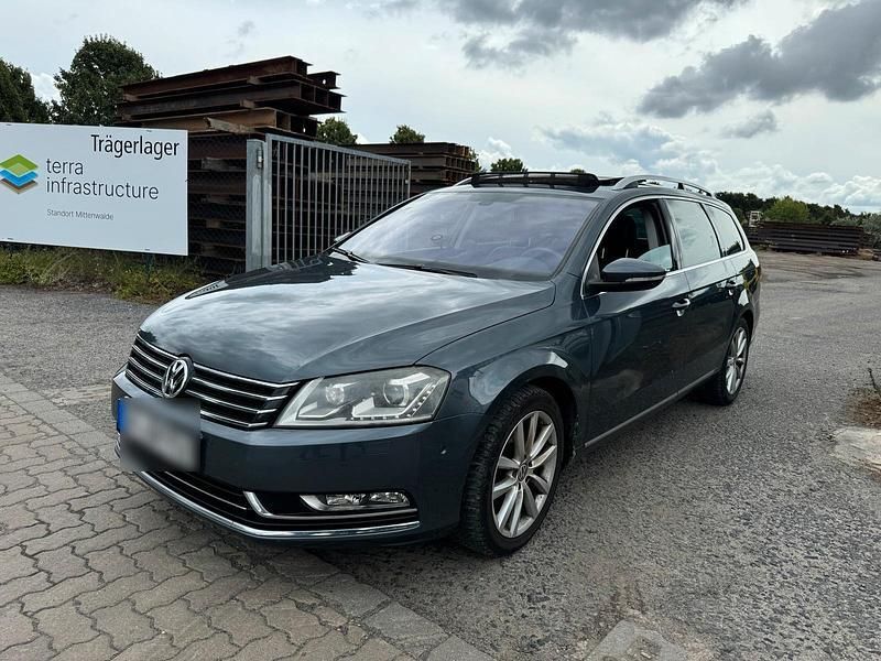 Blau Gebraucht 2011 VW Passat Kombi | 6.900 € (Fairer Preis) - Bild 1/4