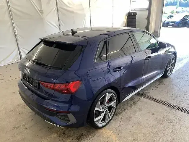 Gebraucht Audi A3 Ambiente 150 PS (110 kW) 2023 Navarrablau metallic Limousine