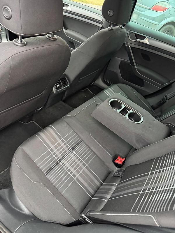 Gebraucht VW Golf VII LOUNGE 150 PS (110 kW) 2015 Kleinwagen