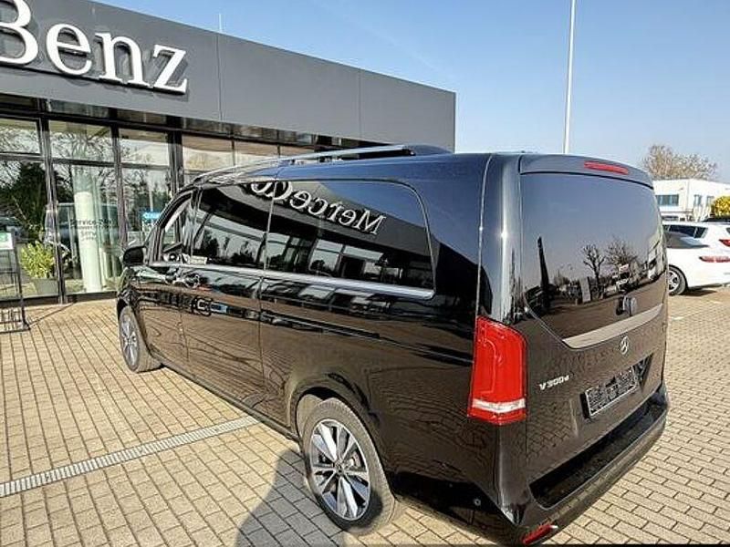 Gebraucht Mercedes V300 Avantgarde 237 PS (174 kW) 2023 Obsidianschwarz Van / Kleinbus