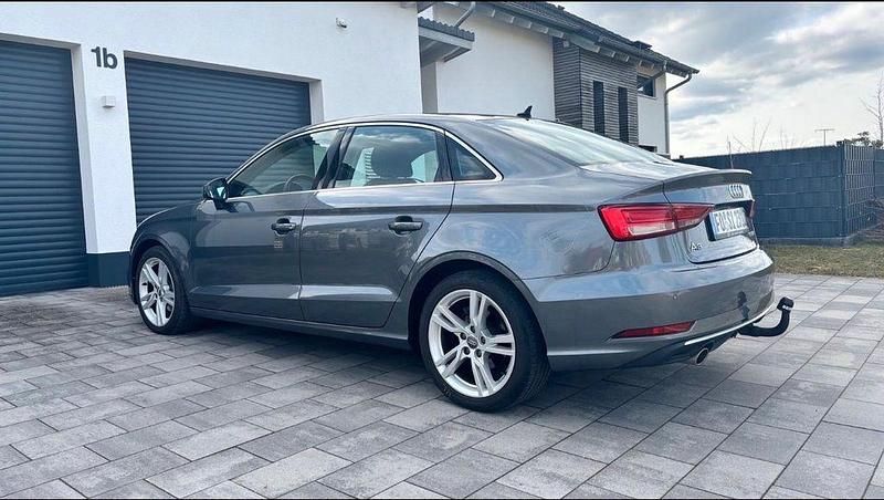 Gebraucht Audi A3 Sport 116 PS (85 kW) 2018 Grau Limousine