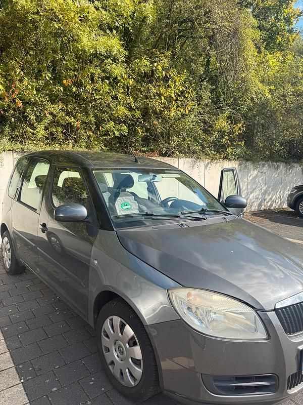 Grau Gebraucht 2007 Skoda Roomster Kombi | 1.900 € (Guter Preis) - Bild 1/4