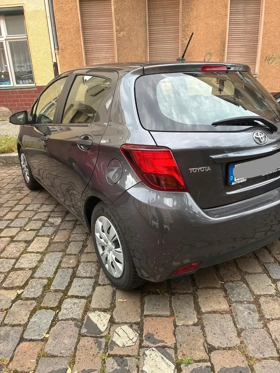 Gebraucht Toyota Yaris 70 PS (51 kW) 2016 Grau Kleinwagen