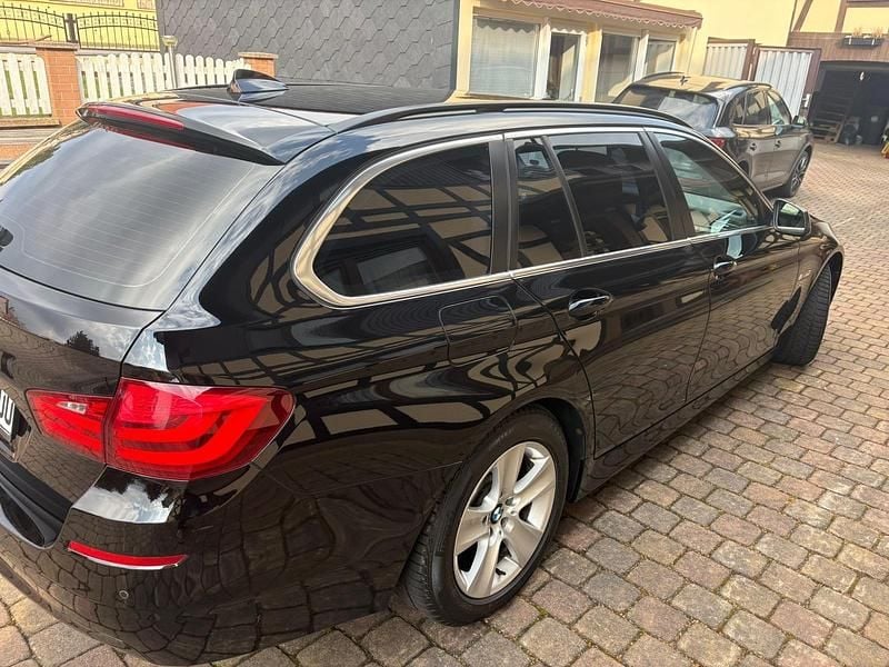 Gebraucht BMW 530 258 PS (189 kW) 2011 Schwarz Kombi