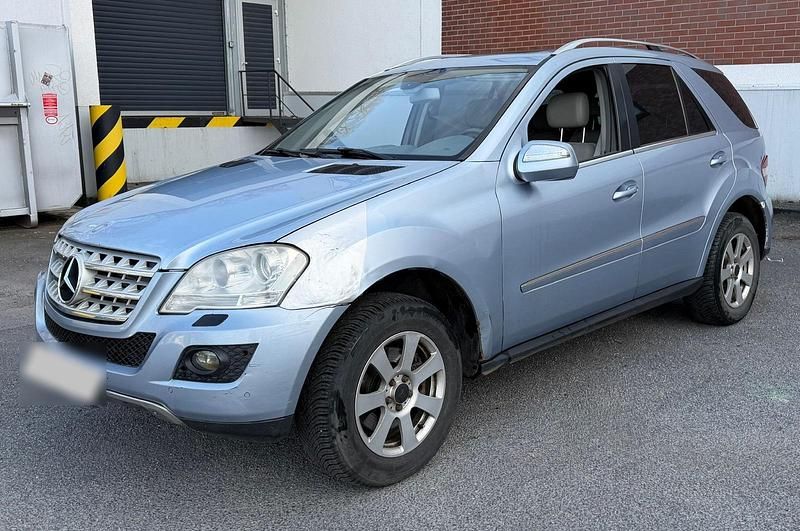 Gebraucht Mercedes ML350 231 PS (169 kW) 2010 Blau SUV