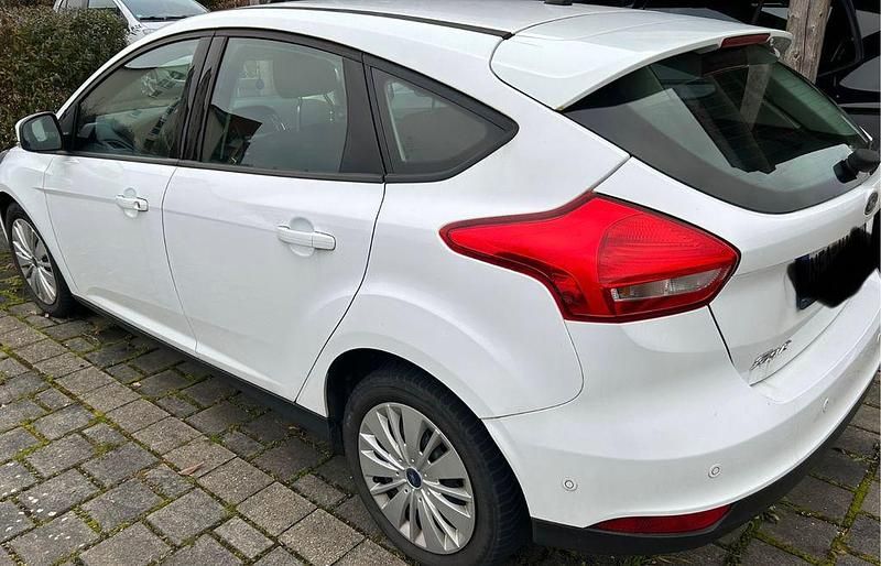 Gebraucht Ford Focus Business Edition 125 PS (91 kW) 2018 Weiß Limousine