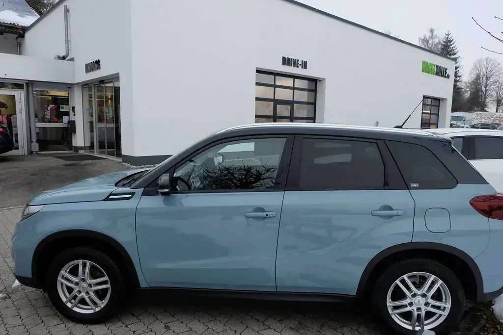 Gebraucht Suzuki Vitara Comfort+ 129 PS (94 kW) 2023 Schwarz SUV