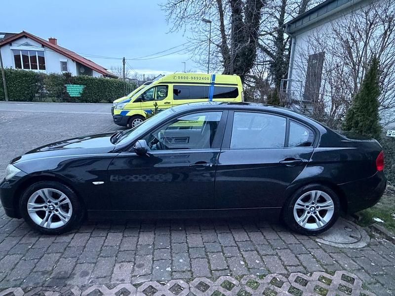 Gebraucht BMW 320 184 PS (135 kW) 2008 Schwarz Limousine