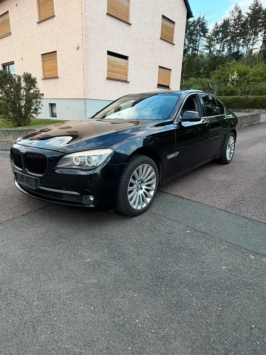 Gebraucht BMW 750 408 PS (300 kW) 2008 Schwarz Limousine