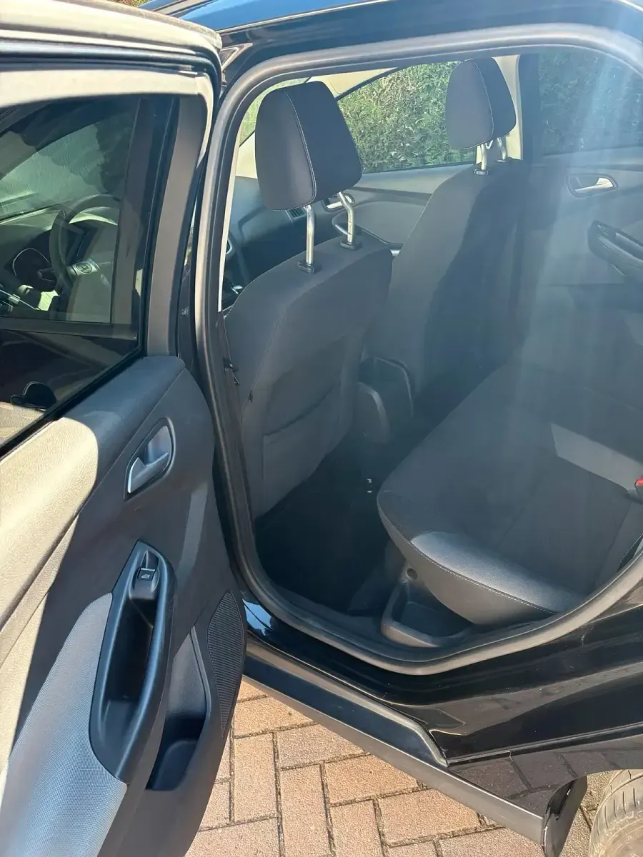 Gebraucht Ford Focus Trend 125 PS (91 kW) 2014 Schwarz Kombi