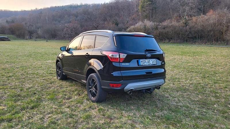 Second-hand Ford Kuga 150 CP (110 kW) 2019 Negru SUV