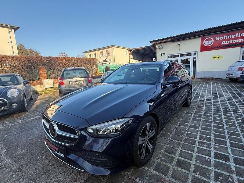Blau Gebraucht 2023 Mercedes C220 Kombi | 26.850 € (Guter Preis) - Bild 1/4