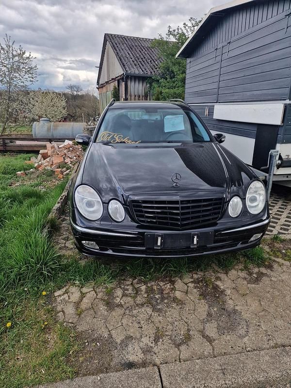 Second-hand Mercedes E500 306 CP (225 kW) 2004 Negru Break
