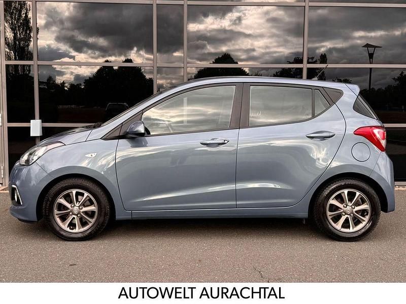 Gebraucht Hyundai i10 Edition 87 PS (63 kW) 2015 Blau Kleinwagen