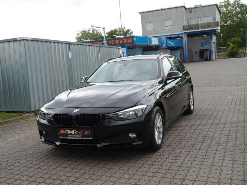 Schwarz Gebraucht 2014 BMW 316 Kombi | 7.999 € (Superpreis) - Bild 1/4