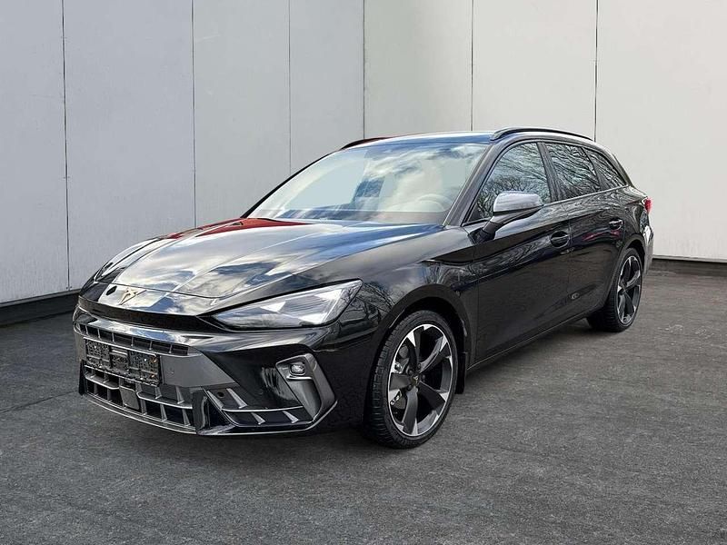 Neu Cupra Leon 150 PS (110 kW) 2025 Midnight black metallic Kombi