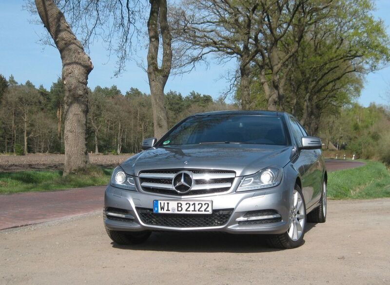 Silber Gebraucht 2011 Mercedes C250 Coupé | 11.500 € (Superpreis) - Bild 1/4