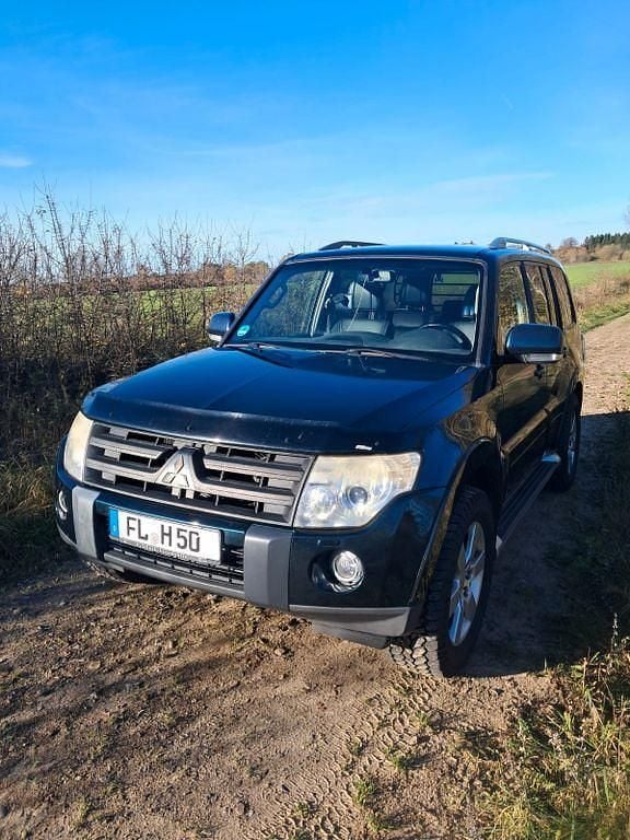 Grün Gebraucht 2007 Mitsubishi Pajero Intense SUV | 7.299 € (Teuer) - Bild 1/4