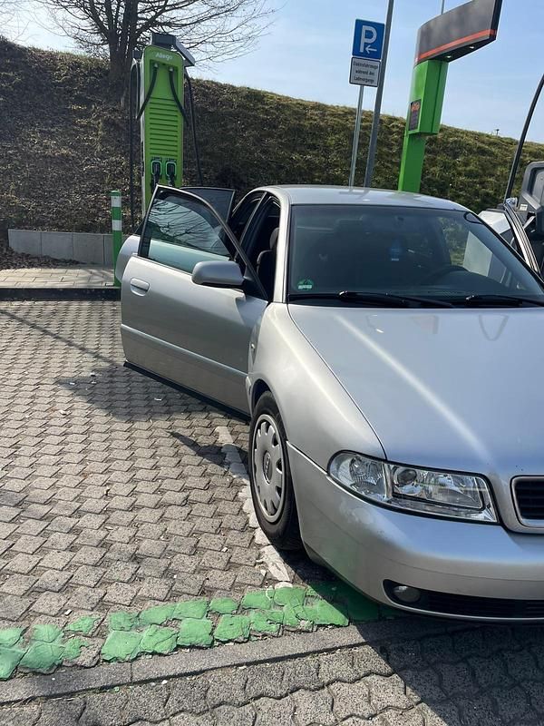 Gebraucht Audi A4 125 PS (91 kW) 1999 Silber Limousine