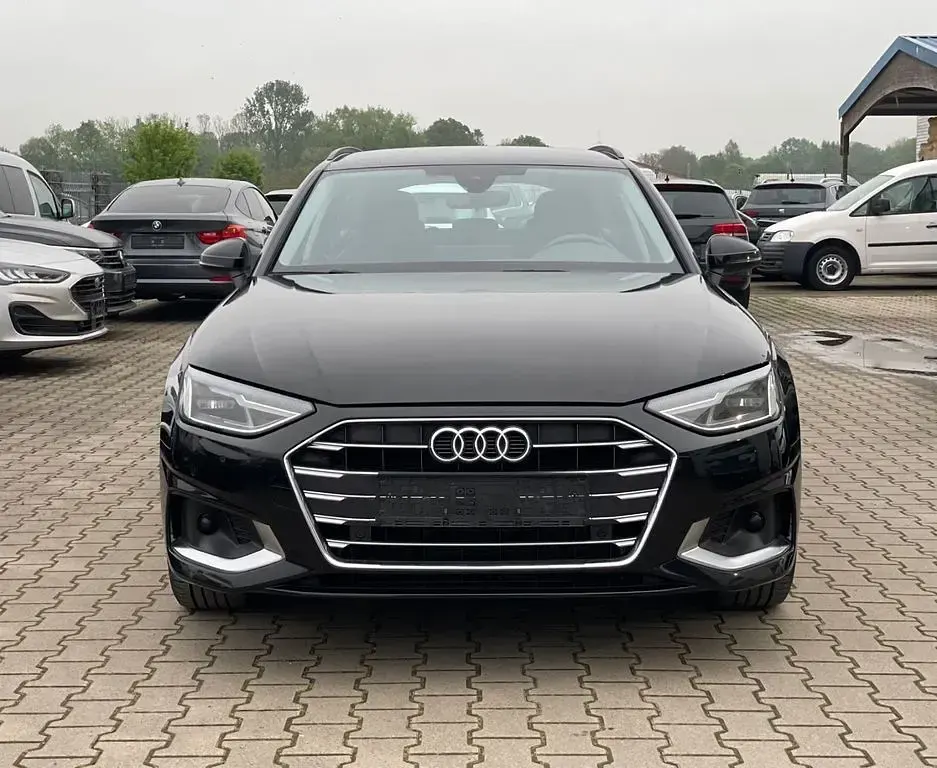Gebraucht Audi A4 Advanced 163 PS (119 kW) 2021 Schwarz Kombi