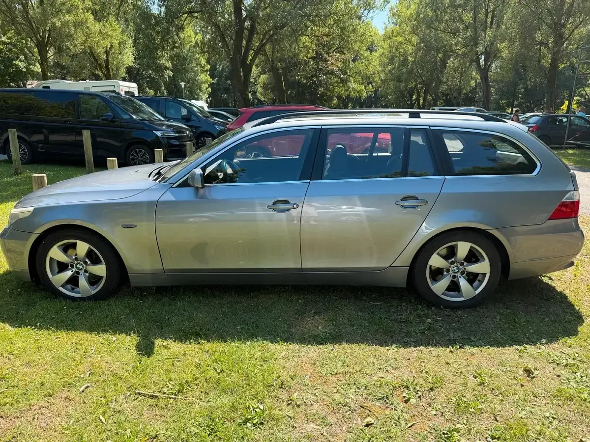 Gebraucht BMW 530 218 PS (160 kW) 2005 Grau Kombi