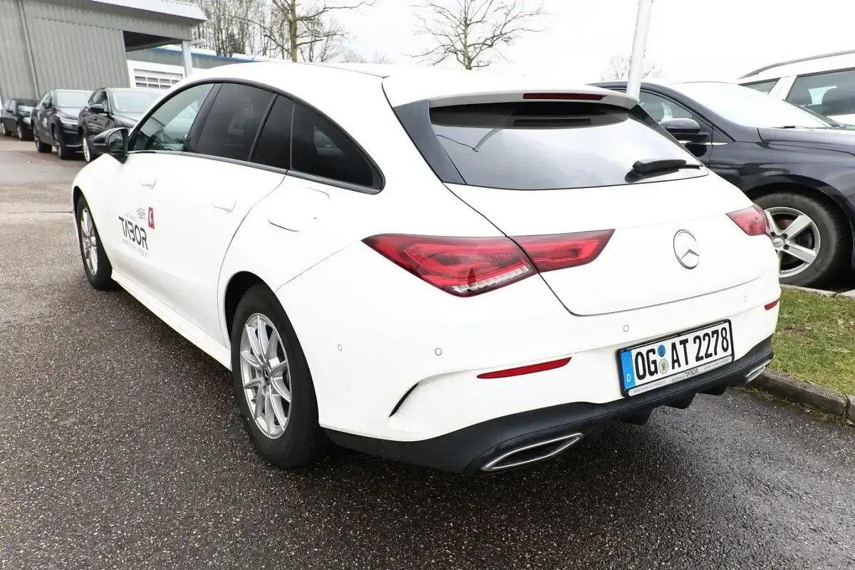 Gebraucht Mercedes CLA200 AMG line 150 PS (110 kW) 2023 Polarweiss Coupé