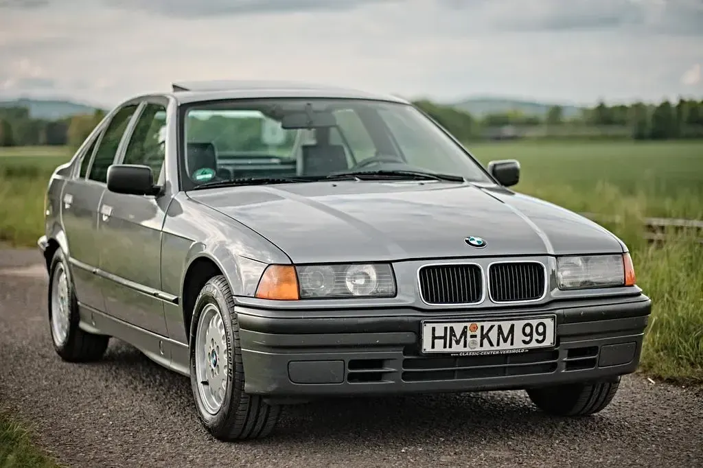 Gebraucht BMW 320 150 PS (110 kW) 1991 Silber Limousine