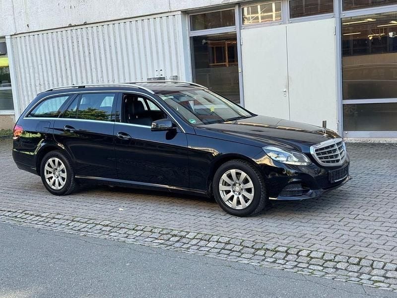 Gebraucht Mercedes E200 Elegance 136 PS (100 kW) 2015 Schwarz Limousine