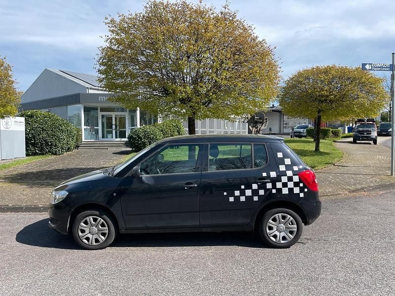 Schwarz Gebraucht 2013 Skoda Fabia Kleinwagen | 3.499 € (Guter Preis) - Bild 1/4