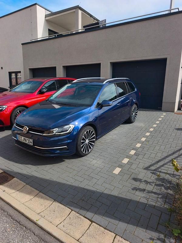 Blau Gebraucht 2017 VW Golf VII Highline Kombi | 14.000 € (Superpreis) - Bild 1/4