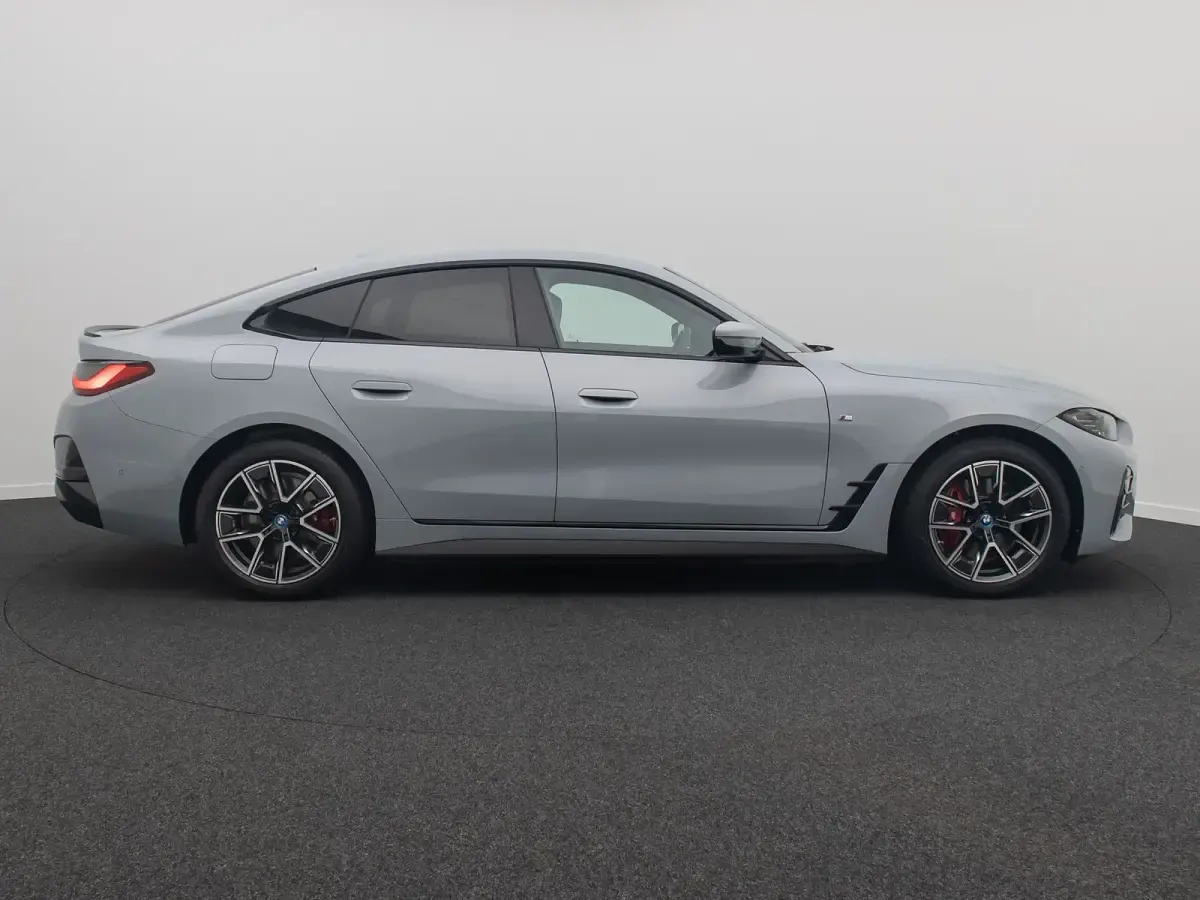 Gebraucht BMW i4 M Sport 210 kW (286 PS) 2023 M brooklyn grau metallicc4p Limousine